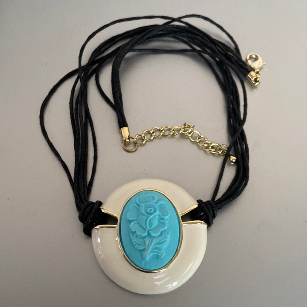 Vintage Amedeo Italy Cameo Necklace